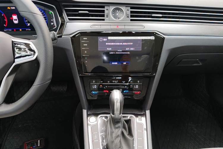 Used Volkswagen Magotan 2026 30 Million Vehicles Selected Model 380TSI DSG Luxury Edition Audio And AC Panel
