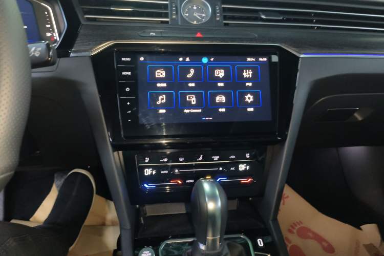 Used Volkswagen Magotan 2026 30 Million Vehicles Selected Model 380TSI DSG Luxury Edition Audio And AC Panel