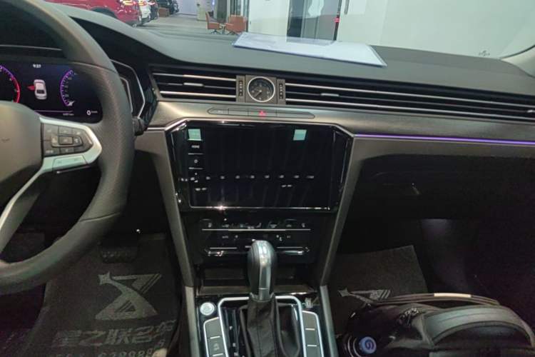 Used Volkswagen Magotan 2026 30 Million Vehicles Selected Model 380TSI DSG Luxury Edition Audio And AC Panel
