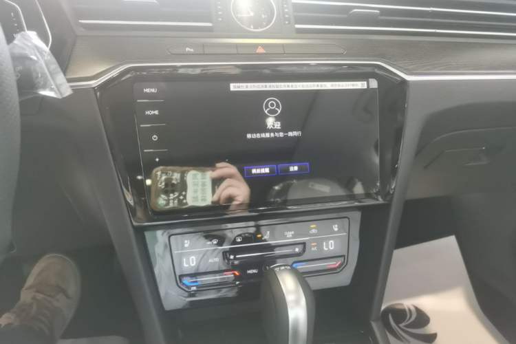 Used Volkswagen Magotan 2026 30 Million Vehicles Selected Model 380TSI DSG Luxury Edition Audio And AC Panel