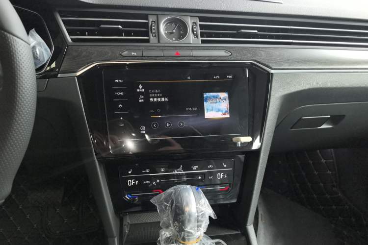 Used Volkswagen Magotan 2026 30 Million Vehicles Selected Model 280TSI DSG Luxury Edition Audio And AC Panel