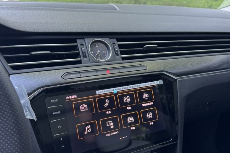 Used Volkswagen Magotan 2026 30 Million Vehicles Selected Model 380TSI DSG Luxury Edition Audio And AC Panel
