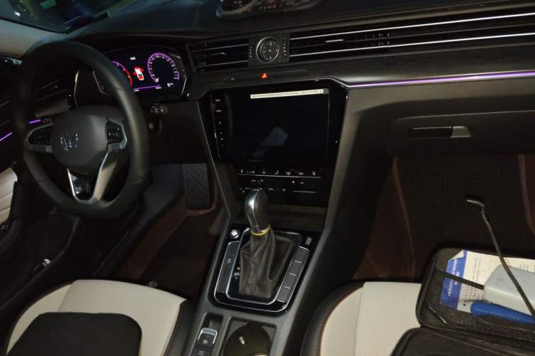 Used Volkswagen Magotan 2026 30 Million Vehicles Selected Model 380TSI DSG Luxury Edition Audio And AC Panel