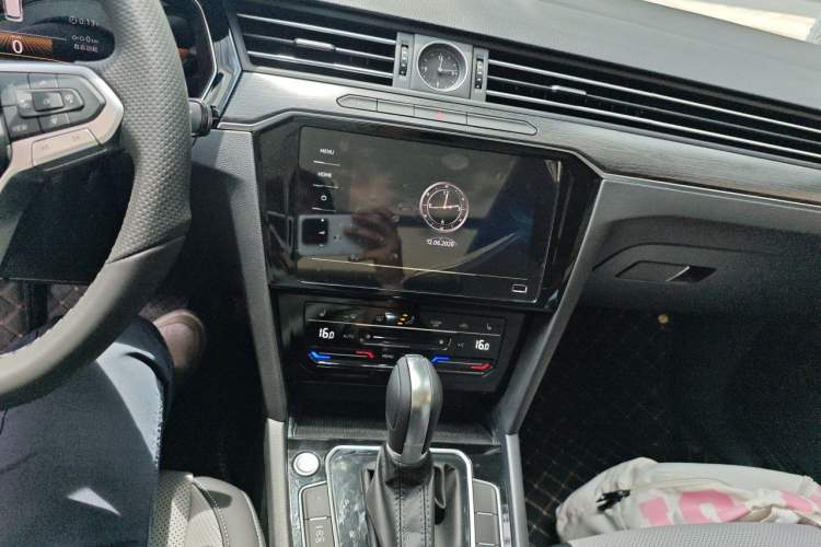 Used Volkswagen Magotan 2026 Model 30 Million Vehicles Selected Edition 330TSI DSG Elite Edition Audio And AC Panel