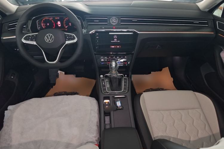 Used Volkswagen Magotan 2026 30 Million Vehicles Selected Model 380TSI DSG Luxury Edition Center Console