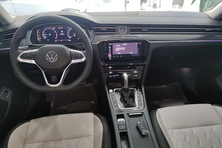Used Volkswagen Magotan 2026 30 Million Vehicles Selected Model 380TSI DSG Luxury Edition Center Console