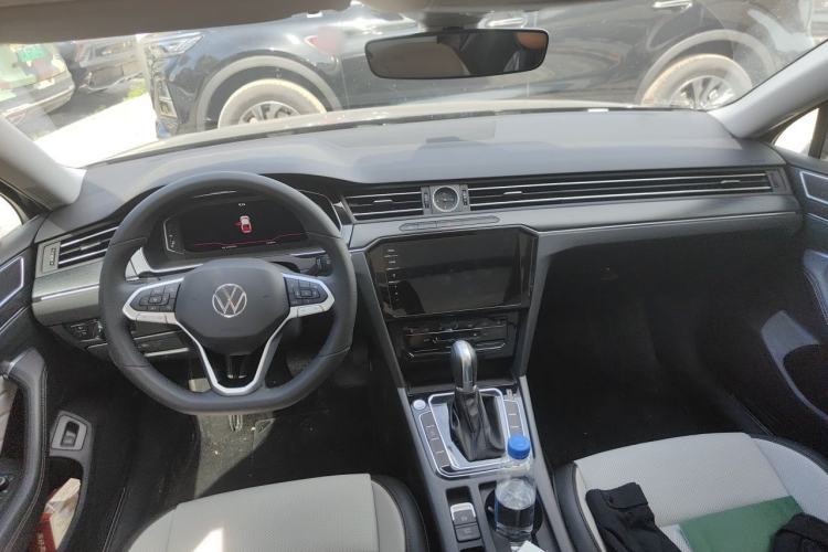 Used Volkswagen Magotan 2026 30 Million Vehicles Selected Model 380TSI DSG Luxury Edition Center Console