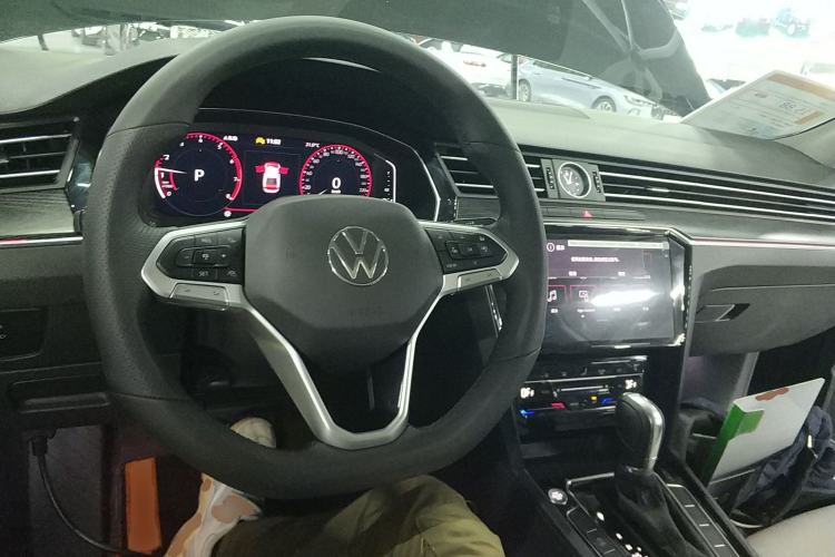 Used Volkswagen Magotan 2026 30 Million Vehicles Selected Model 380TSI DSG Luxury Edition Center Console