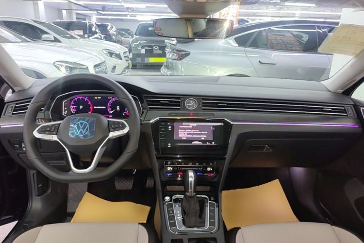 Used Volkswagen Magotan 2026 30 Million Vehicles Selected Model 380TSI DSG Luxury Edition Center Console