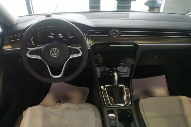 Used Volkswagen Magotan 2026 30 Million Vehicles Selected Model 380TSI DSG Luxury Edition Center Console