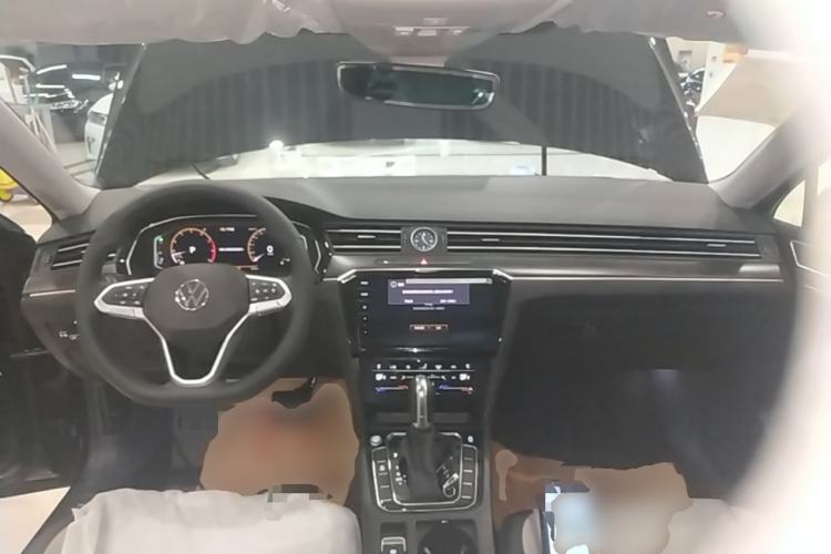 Used Volkswagen Magotan 2026 30 Million Vehicles Selected Model 380TSI DSG Luxury Edition Center Console