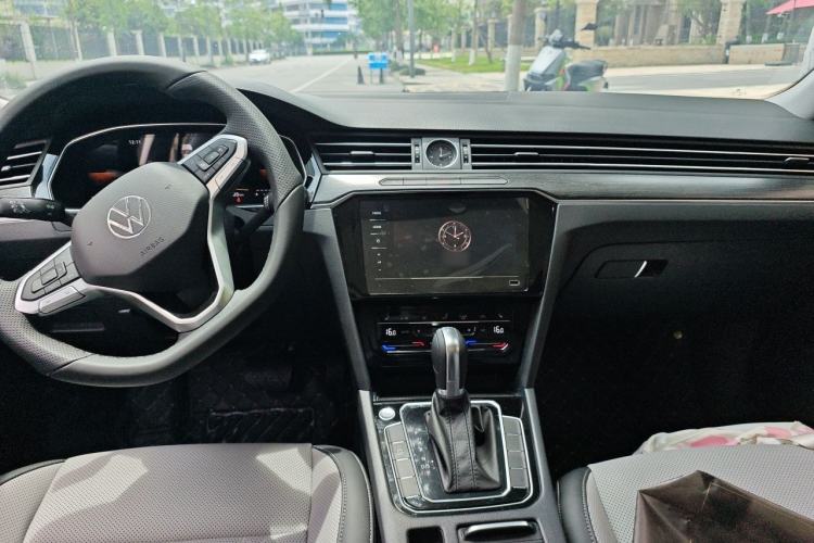 Used Volkswagen Magotan 2026 Model 30 Million Vehicles Selected Edition 330TSI DSG Elite Edition Center Console