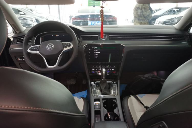 Used Volkswagen Magotan 2026 30 Million Vehicles Selected Model 380TSI DSG Luxury Edition Center Console