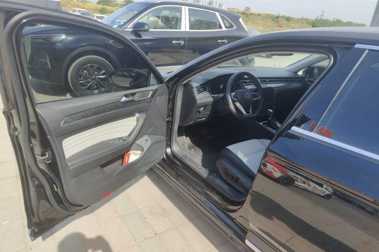 Used Volkswagen Magotan 2026 30 Million Vehicles Selected Model 380TSI DSG Luxury Edition Driver Seat