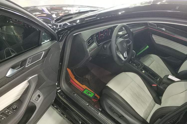 Used Volkswagen Magotan 2026 30 Million Vehicles Selected Model 380TSI DSG Luxury Edition Driver Seat