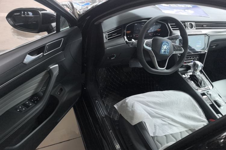 Used Volkswagen Magotan 2026 30 Million Vehicles Selected Model 280TSI DSG Luxury Edition Driver Seat