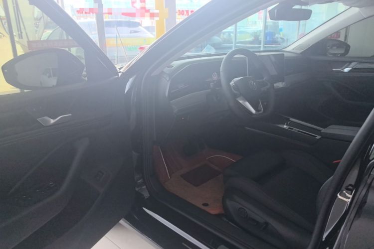 Used Volkswagen Magotan 2026 300TSI Premium Edition Eye-Catching Package Driver Seat