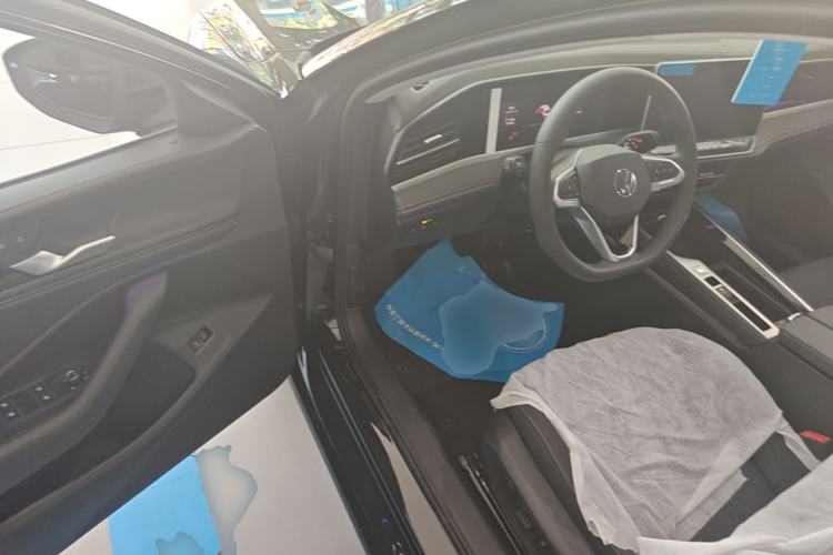 Used Volkswagen Magotan 2026 300TSI Premium Edition Eye-Catching Package Driver Seat
