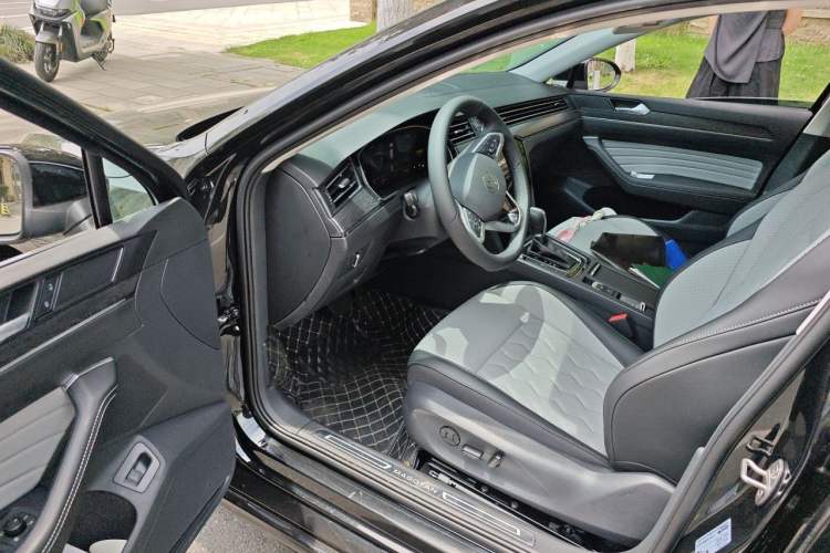 Used Volkswagen Magotan 2026 Model 30 Million Vehicles Selected Edition 330TSI DSG Elite Edition Driver Seat