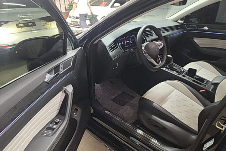 Used Volkswagen Magotan 2026 30 Million Vehicles Selected Model 380TSI DSG Luxury Edition Driver Seat