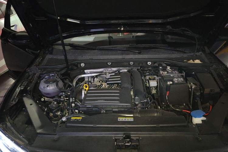 Used Volkswagen Magotan 2026 30 Million Vehicles Selected Model 280TSI DSG Luxury Edition Engine Bay