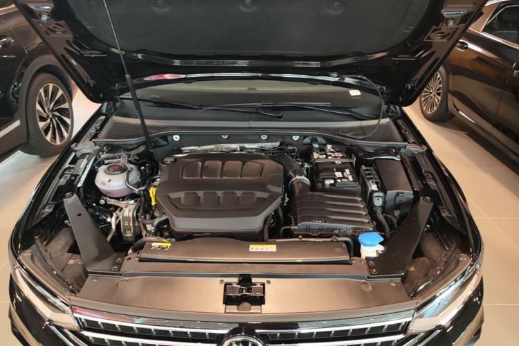Used Volkswagen Magotan 2026 30 Million Vehicles Selected Model 380TSI DSG Luxury Edition Engine Bay