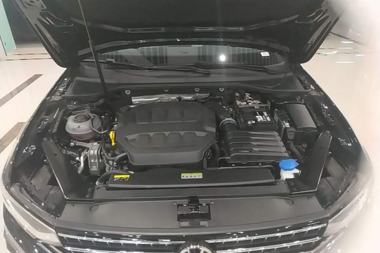 Used Volkswagen Magotan 2026 30 Million Vehicles Selected Model 380TSI DSG Luxury Edition Engine Bay