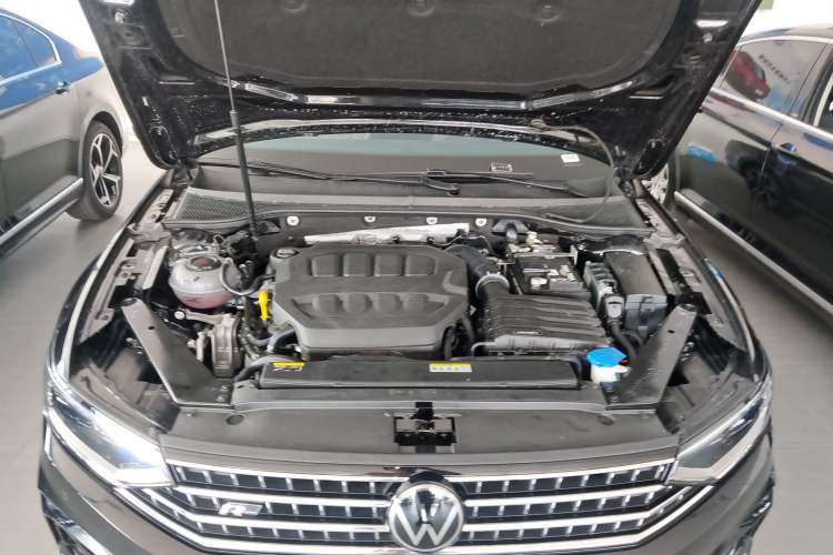 Used Volkswagen Magotan 2026 30 Million Vehicles Selected Model 380TSI DSG Luxury Edition Engine Bay