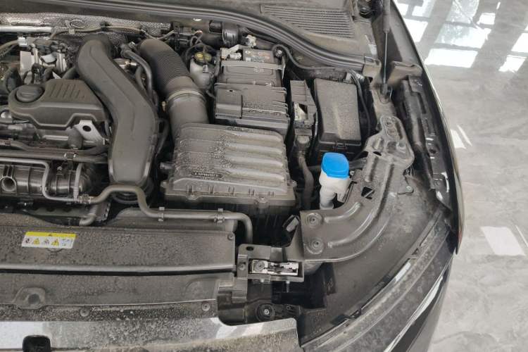 Used Volkswagen Magotan 2026 300TSI Premium Edition Eye-Catching Package Engine Bay Left
