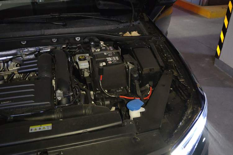 Used Volkswagen Magotan 2026 30 Million Vehicles Selected Model 280TSI DSG Luxury Edition Engine Bay Left