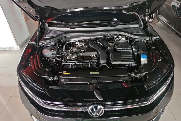 Used Volkswagen Magotan 2026 300TSI Premium Edition Eye-Catching Package Engine Bay