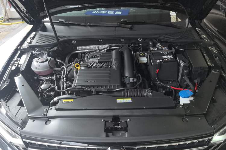 Used Volkswagen Magotan 2026 30 Million Vehicles Selected Model 280TSI DSG Luxury Edition Engine Bay