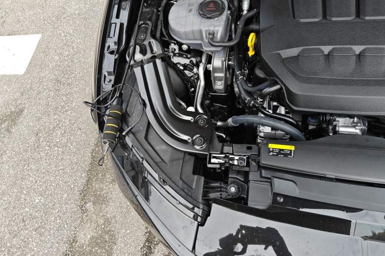 Used Volkswagen Magotan 2026 380TSI DSG Prestige Package—Daimai Package Engine Bay Right