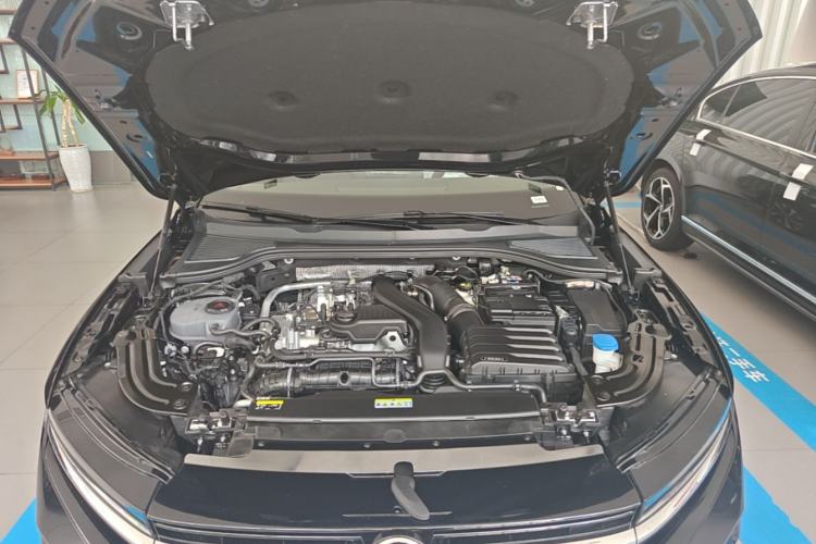 Used Volkswagen Magotan 2026 300TSI Premium Edition Eye-Catching Package Engine Bay