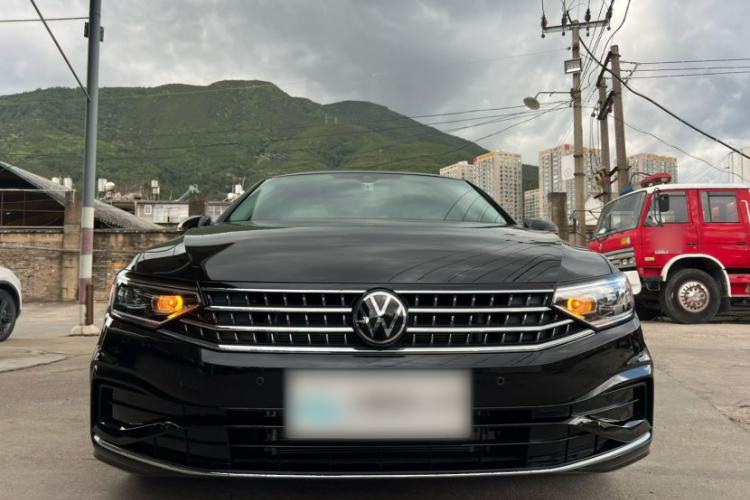 Used Volkswagen Magotan 2026 30 Million Vehicles Selected Model 380TSI DSG Luxury Edition Exterior 1
