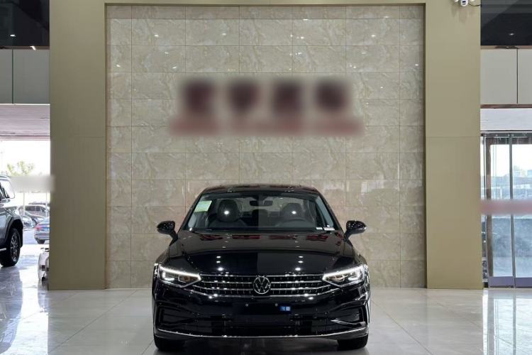 Used Volkswagen Magotan 2026 30 Million Vehicles Selected Model 380TSI DSG Luxury Edition Exterior 1