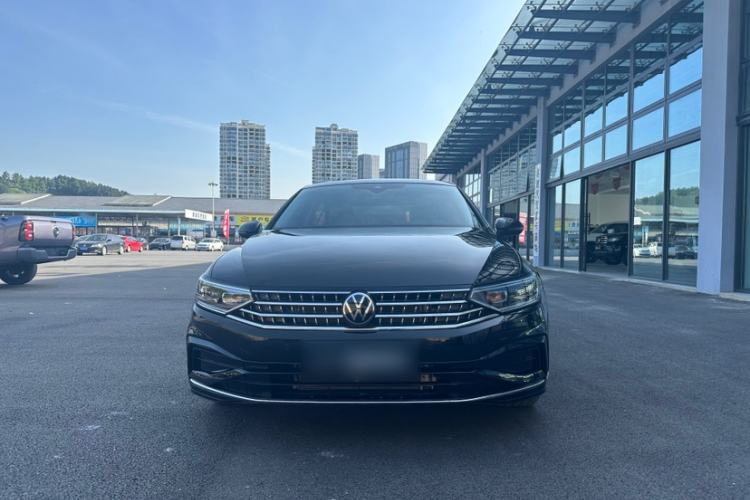 Used Volkswagen Magotan 2026 30 Million Vehicles Selected Model 380TSI DSG Luxury Edition Exterior 1