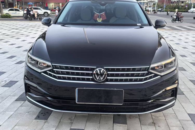 Used Volkswagen Magotan 2026 30 Million Vehicles Selected Model 380TSI DSG Luxury Edition Exterior 1