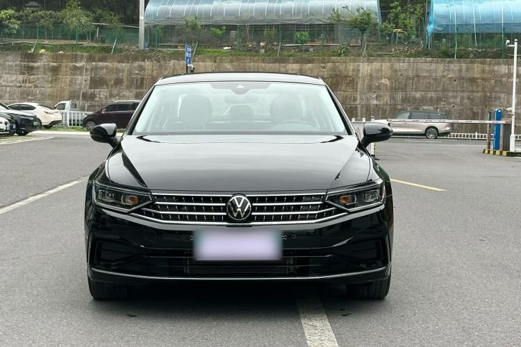 Used Volkswagen Magotan 2026 30 Million Vehicles Selected Model 380TSI DSG Luxury Edition Exterior 1
