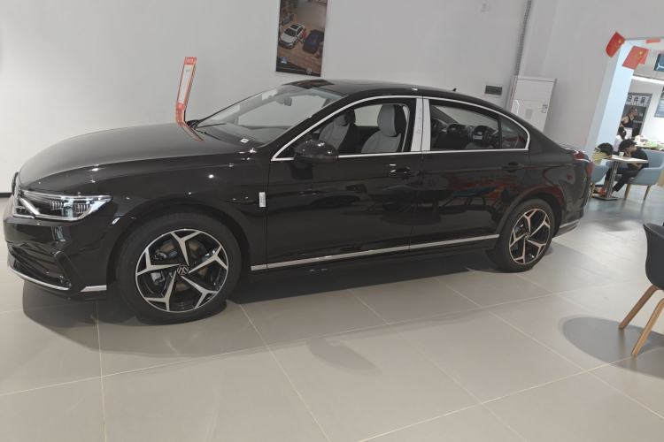 Used Volkswagen Magotan 2026 30 Million Vehicles Selected Model 380TSI DSG Luxury Edition Exterior 2