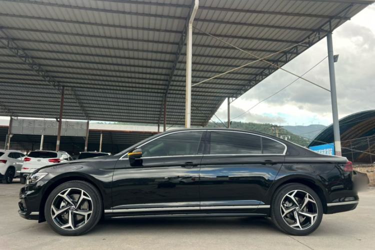 Used Volkswagen Magotan 2026 30 Million Vehicles Selected Model 380TSI DSG Luxury Edition Exterior 2