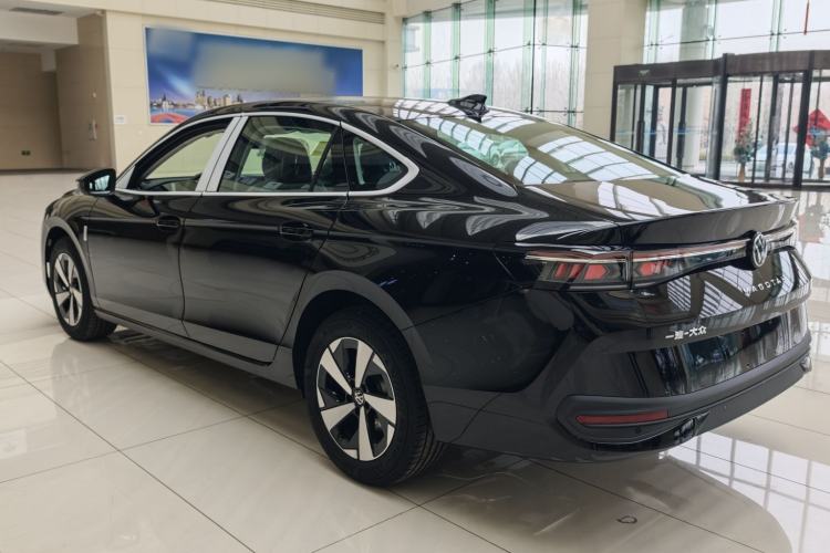 Used Volkswagen Magotan 2026 300TSI Premium Edition Exterior 2
