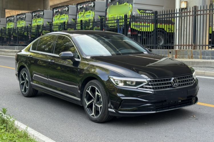 Used Volkswagen Magotan 2026 30 Million Vehicles Selected Model 380TSI DSG Luxury Edition Exterior 2