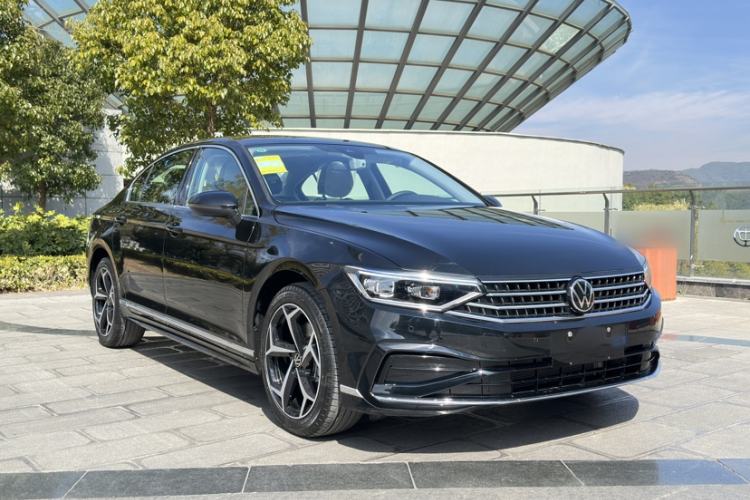 Used Volkswagen Magotan 2026 30 Million Vehicles Selected Model 380TSI DSG Luxury Edition Exterior 2