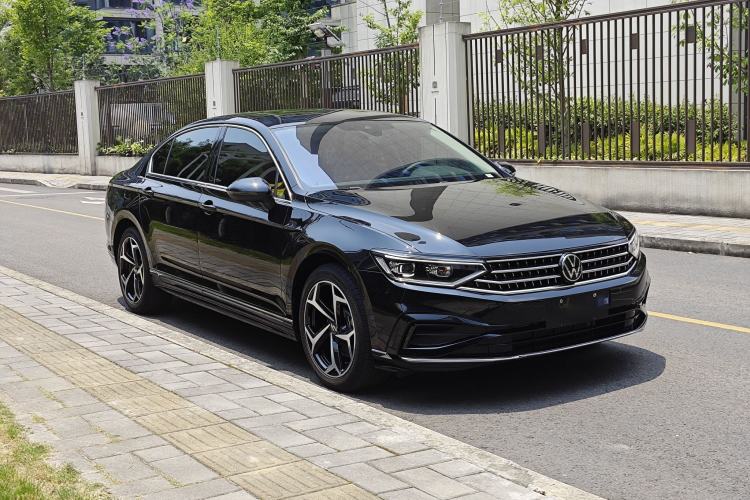 Used Volkswagen Magotan 2026 30 Million Vehicles Selected Model 380TSI DSG Luxury Edition Exterior 2