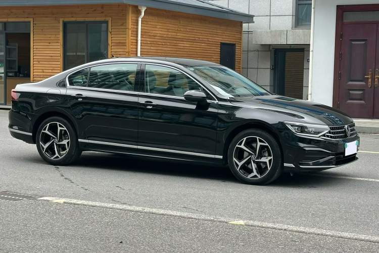 Used Volkswagen Magotan 2026 30 Million Vehicles Selected Model 380TSI DSG Luxury Edition Exterior 2
