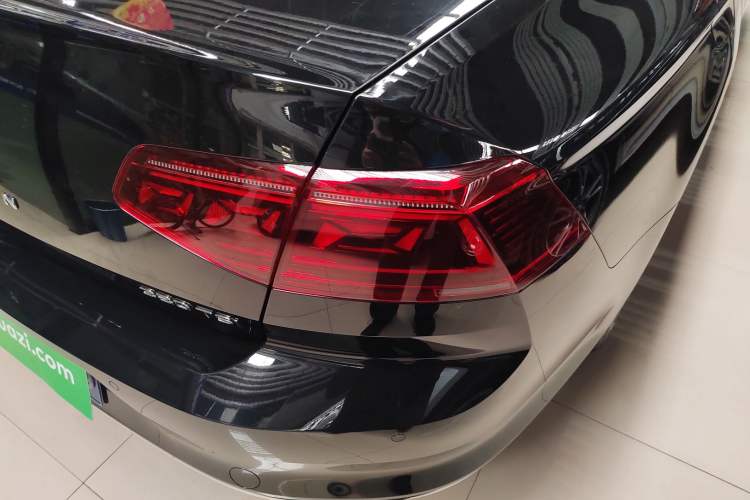 Used Volkswagen Magotan 2026 30 Million Vehicles Selected Model 380TSI DSG Luxury Edition Exterior 3