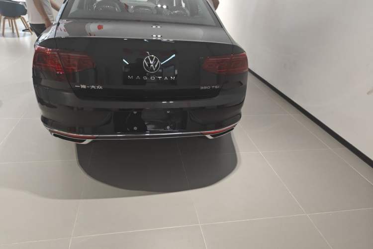 Used Volkswagen Magotan 2026 30 Million Vehicles Selected Model 380TSI DSG Luxury Edition Exterior 3