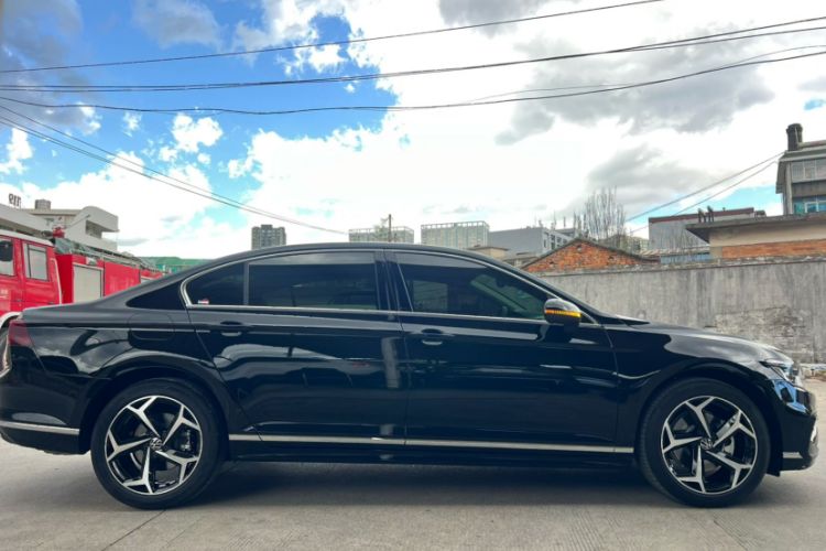 Used Volkswagen Magotan 2026 30 Million Vehicles Selected Model 380TSI DSG Luxury Edition Exterior 3