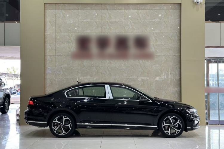 Used Volkswagen Magotan 2026 30 Million Vehicles Selected Model 380TSI DSG Luxury Edition Exterior 3